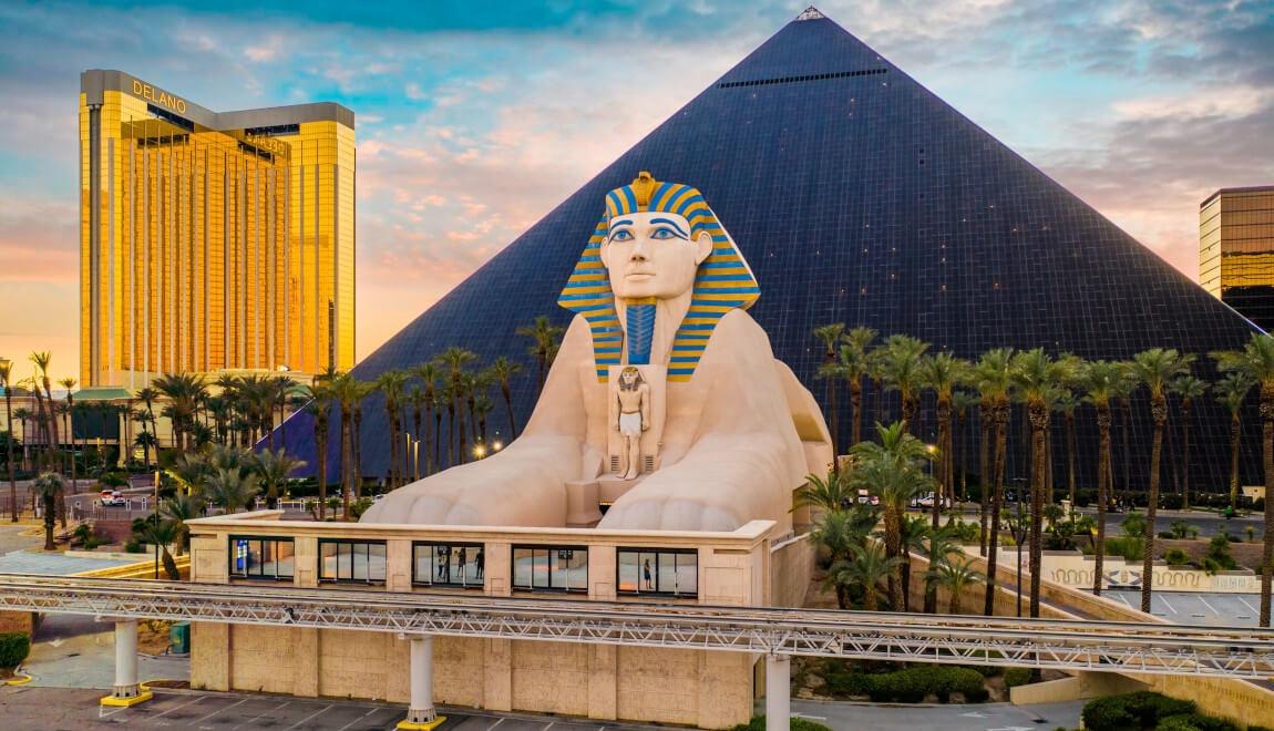 The pyramid and sphinx statue on the Las Vegas strip.