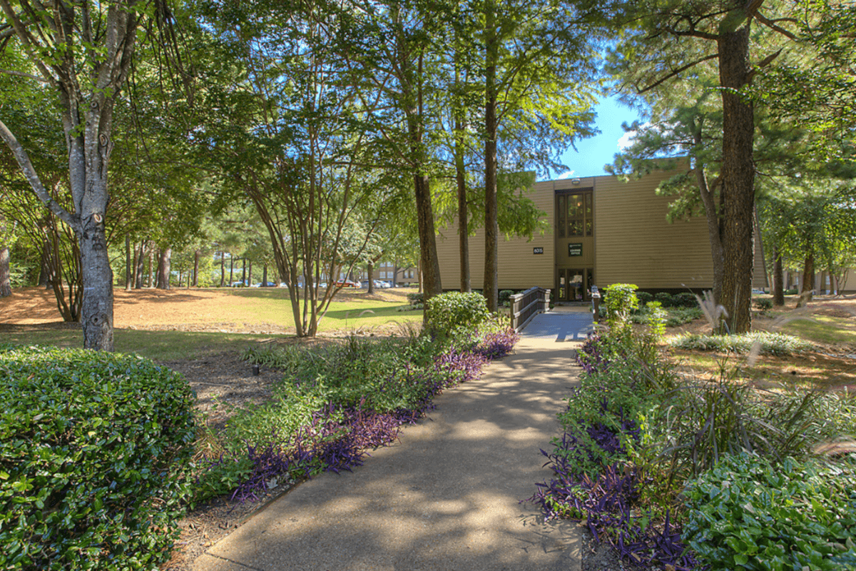 Residents of Summer Trace Apartments in Bartlett, Memphis, enjoy quiet living surrounded by greenery.