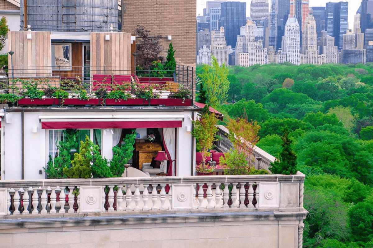 988 5th Ave offers two landscaped terraces.