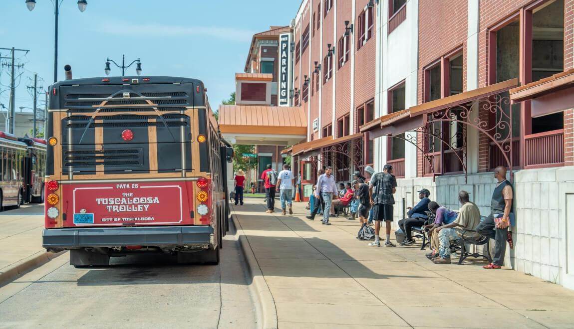 Tuscaloosa Trolley picks up people