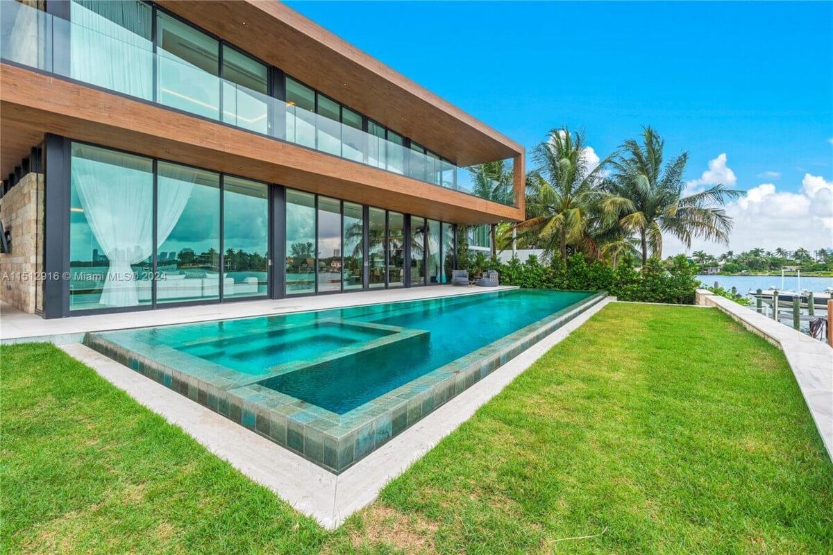 15 East San Marino Drive has a pool on the back patio that overlooks Biscayne Bay.