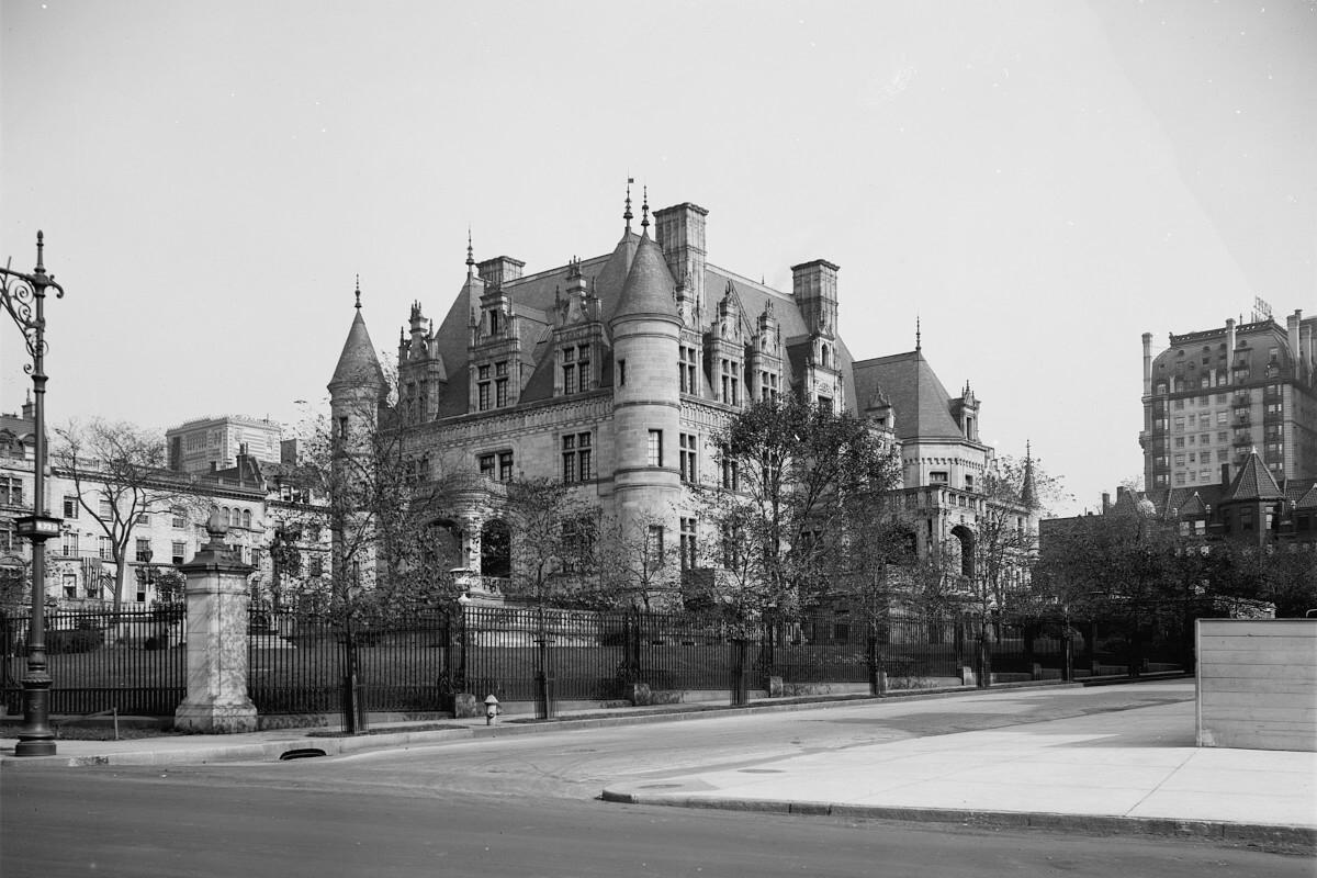 The now-demolished Charles M. Schwab House on Riverside Drive was an eclectic Beaux-Arts chateau.