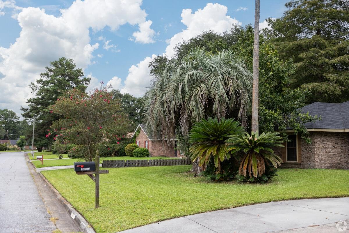 Coastal landscaping that can be found all throughout the neighborhood.