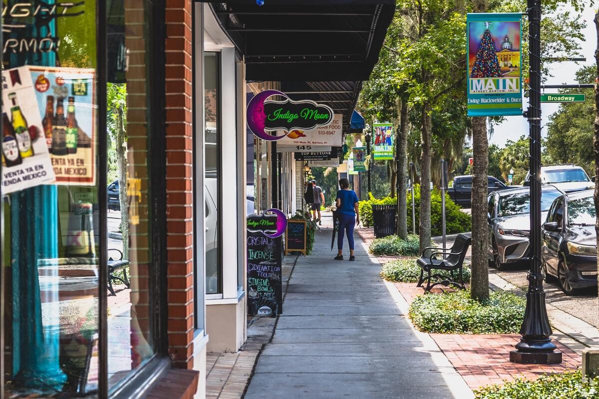 Downtown Bartow, FL with shops
