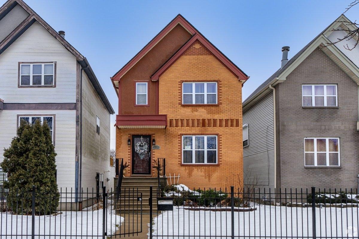 A row of two-story houses in the Woodlawn neighborhood