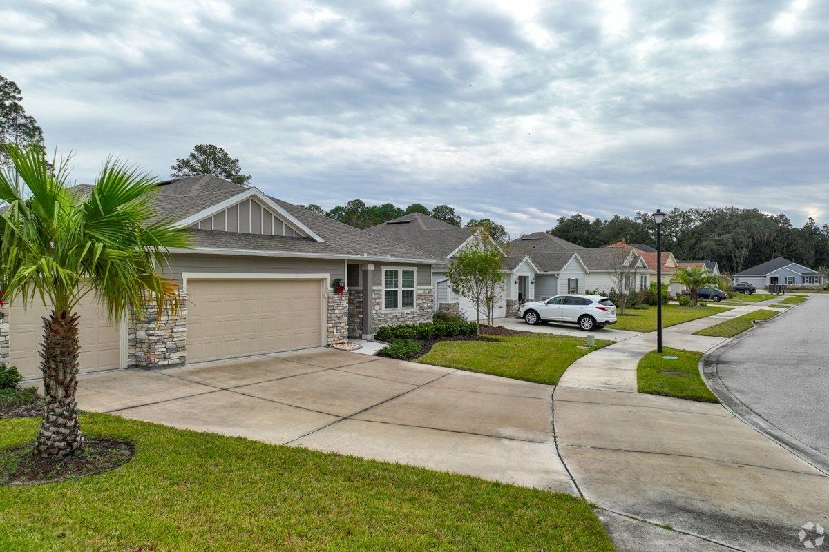 Mandarin neighborhood in Jacksonville, FL featuring street of houses