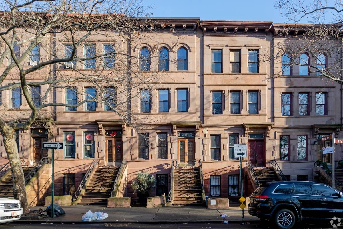 Line of historic residences in Washington Heights