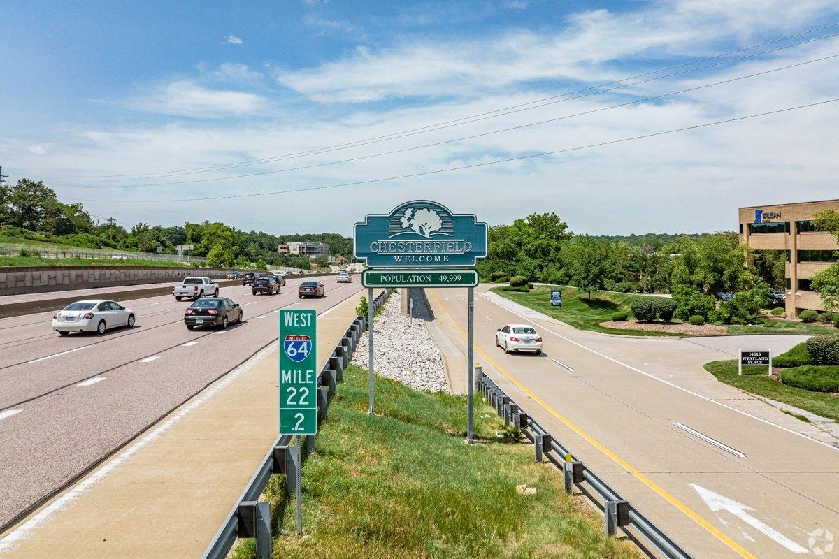 A highway sign welcoming drivers to Chesterfield in St. Louis