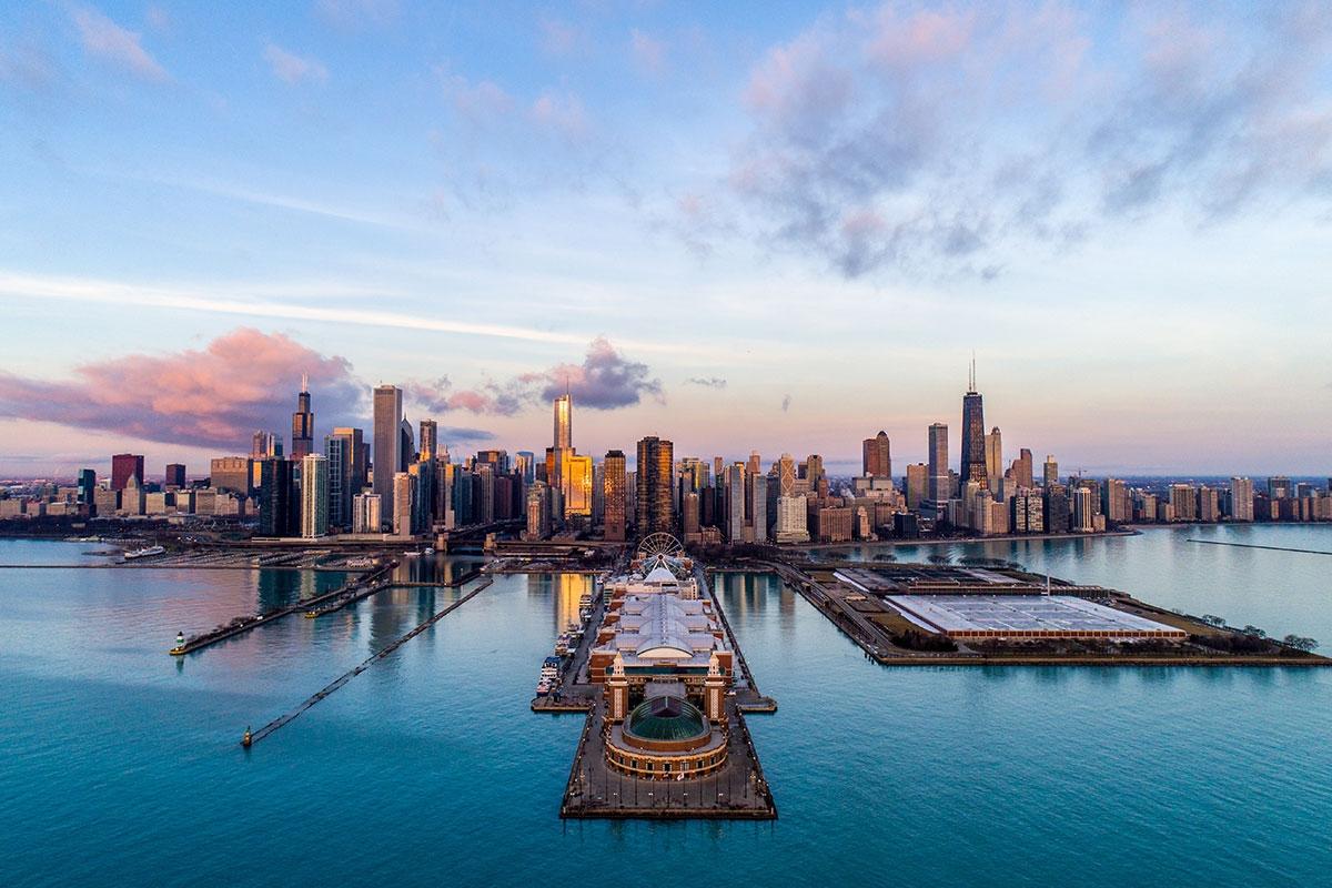 Chicago's shoreline along Lake Michigan has Navy Pier and a beautiful skyline..