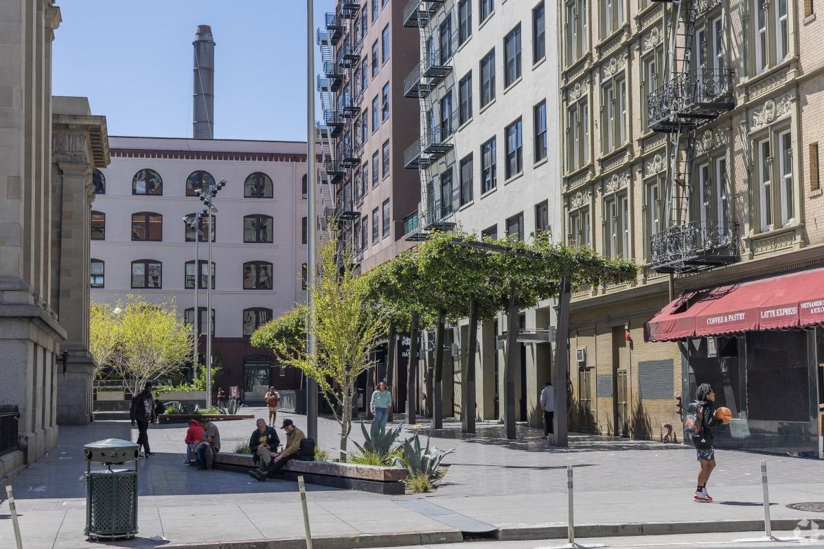 SoMa's many public squares provide quick easy rest and relaxation for office workers.