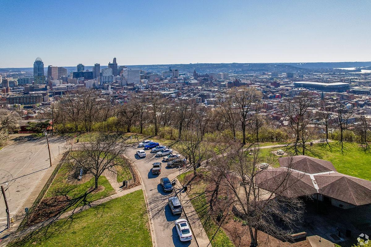 Clifton offers close proximity to downtown Cincinnati.