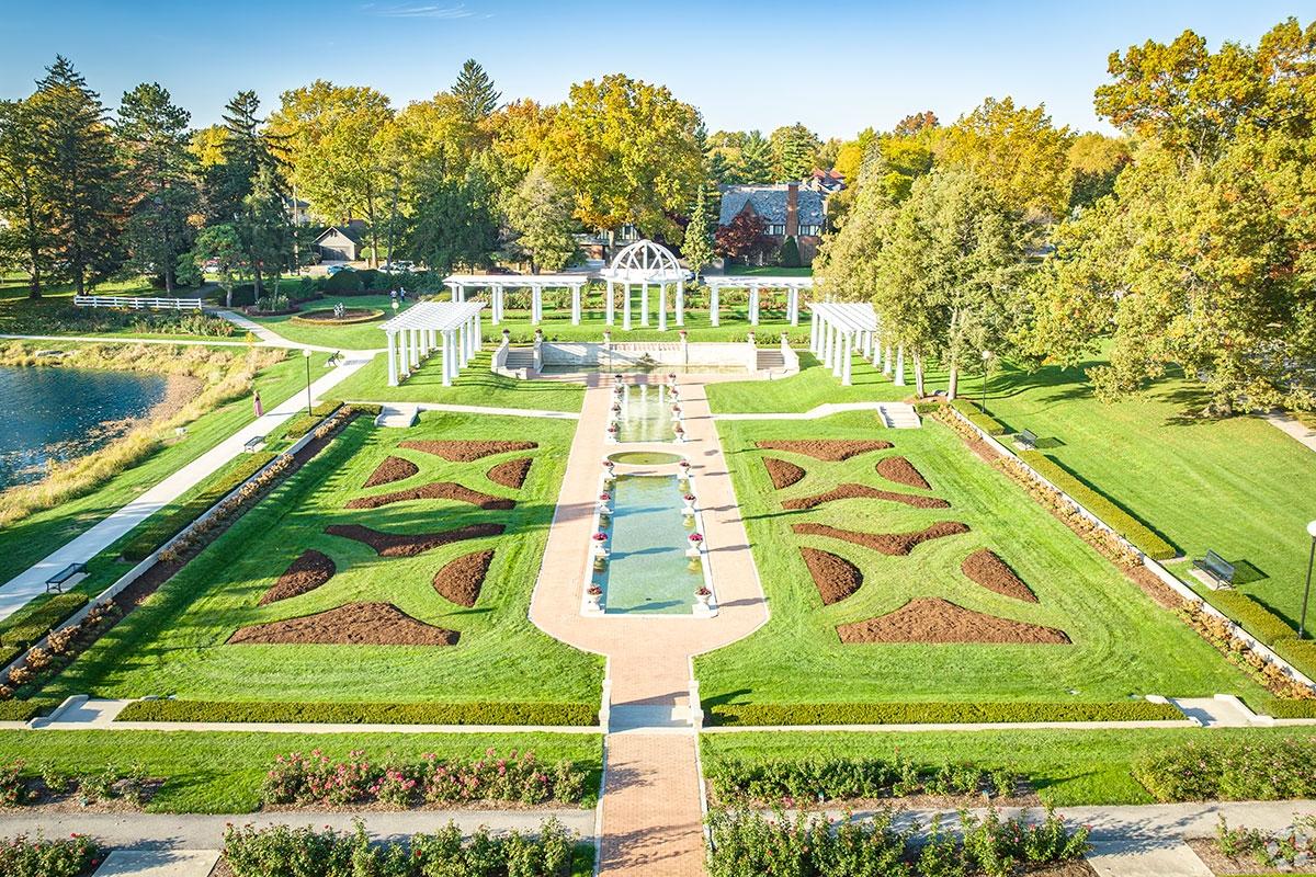 Northside is home to the beautiful Lakeside Park & Rose Garden.