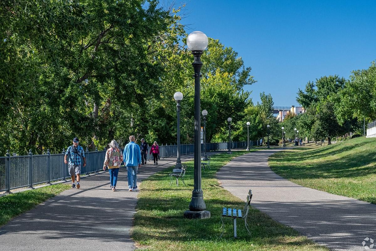 People and bikes have separate paths in Saint Paul.