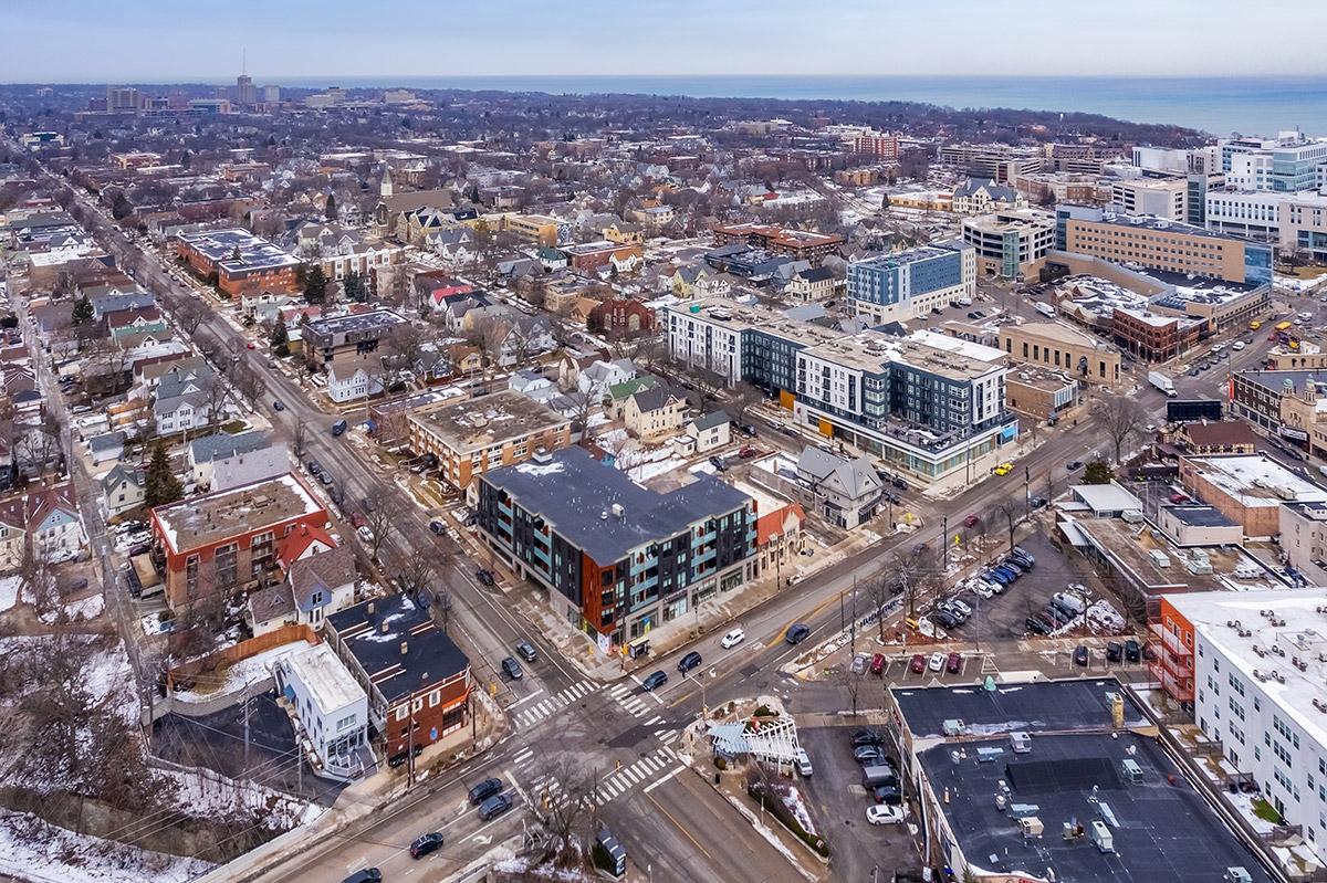 Murray Hill is a cluster of modern and classic apartment communities that are a few stories tall inland from the lake.