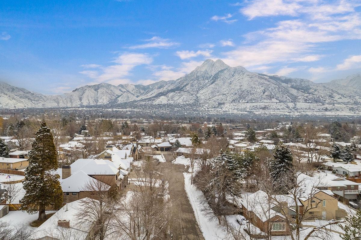 Millcreek Canyon sits at the neighborhoods eastern edge and provides beautiful mountain views.