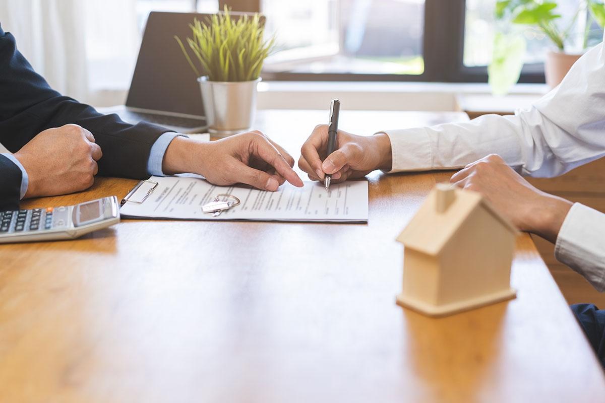 Renter signing a renters insurance policy.