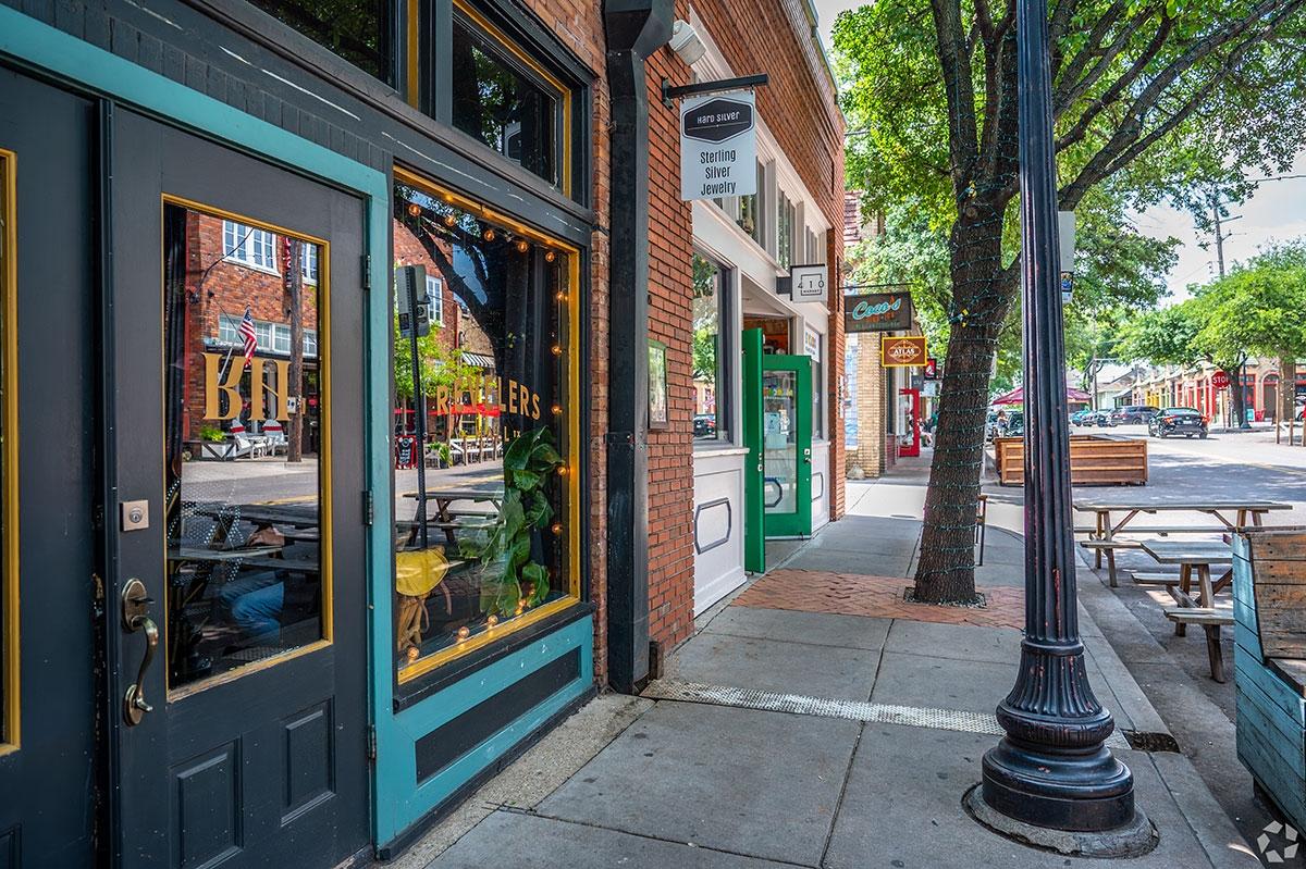 Bishop Arts District offers a walkable neighborhood for renting a home in Dallas.