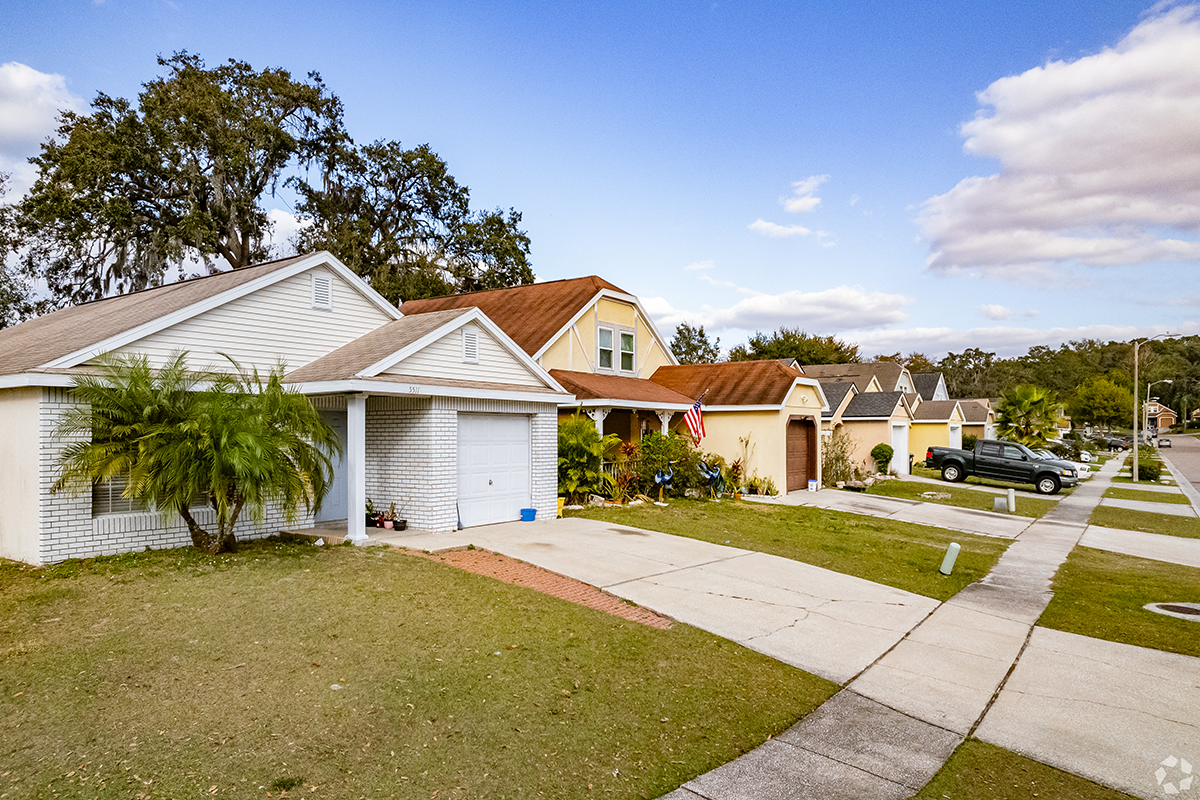 A beautiful row of older ranch-style homes in Rosemont.