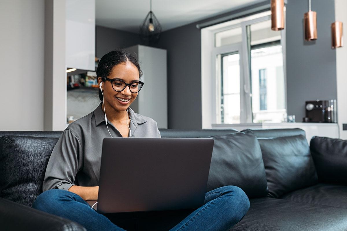 Renter doing her research to decide is she should renew her lease.