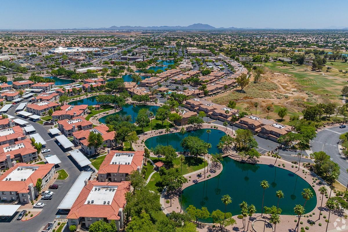 Luxury apartment communities in Mesa have a distinct resort-style with their low-rise setting amidst landscaped neighborhoods.