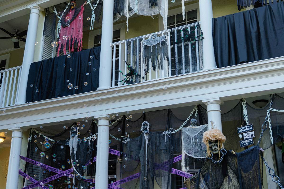 Spooky balcony halloween decor