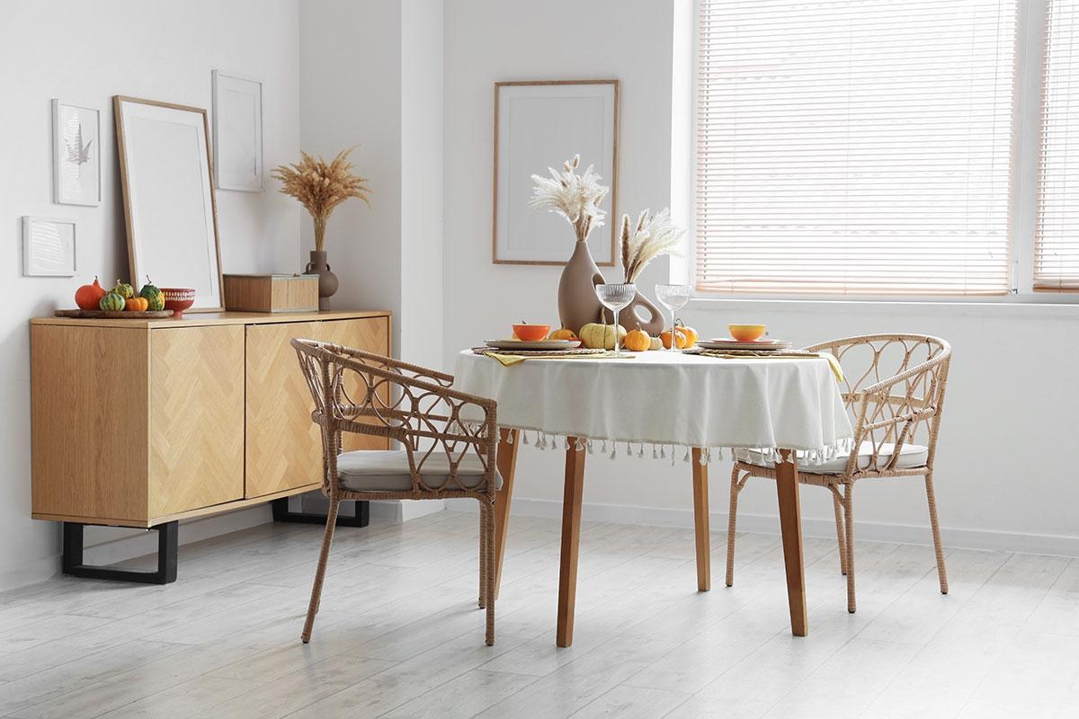Neutral holiday decor in an apartment.