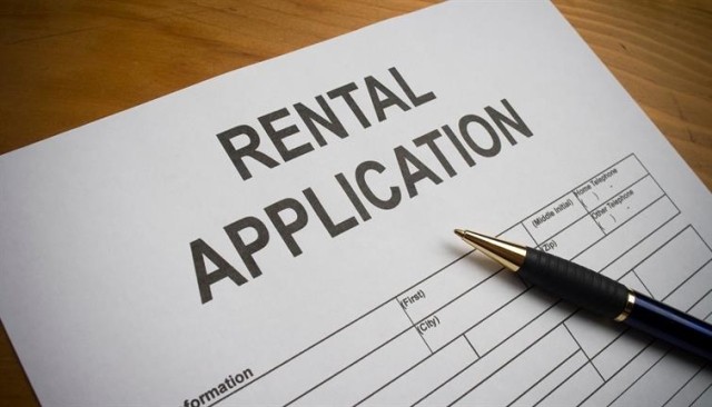 A blank rental application and a pen.