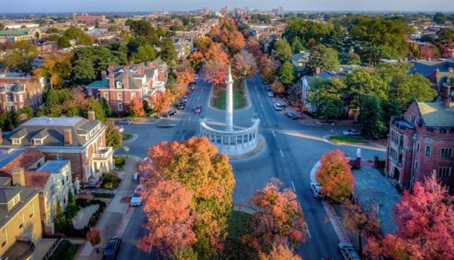 Aerial view of Richmond, Virginia in the fall.