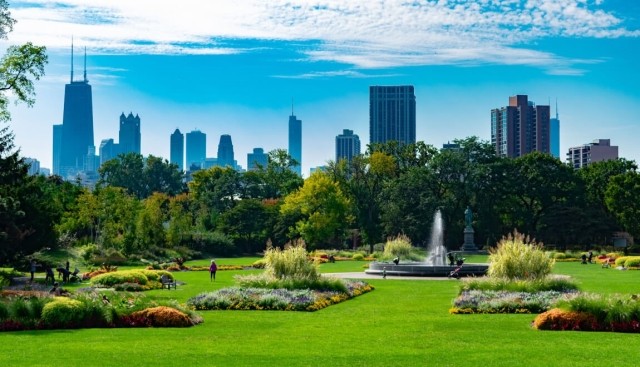 Gardens and fountain in Chicago's Lincoln Park