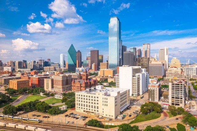 Sunny skyline view of Fort Worth, TX