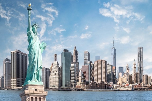 NYC skyline on a bright, sunny day