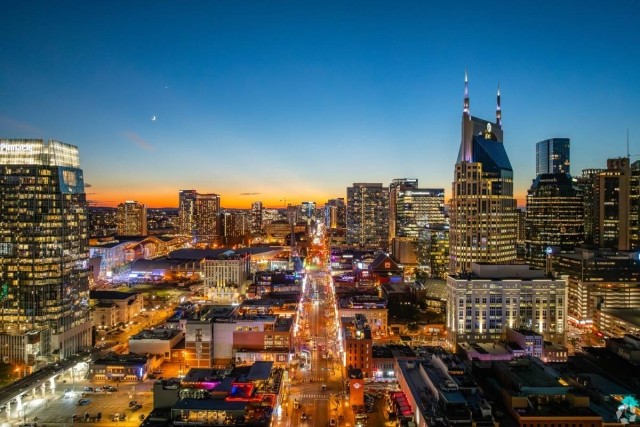 City shot of the Nashville skyline at night