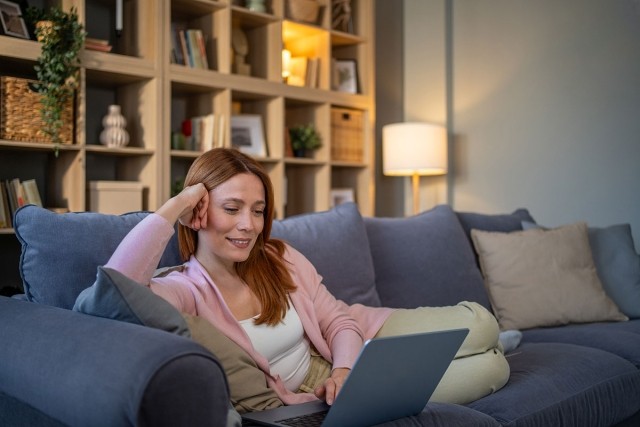 Renter viewing a virtual apartment tour on their laptop.